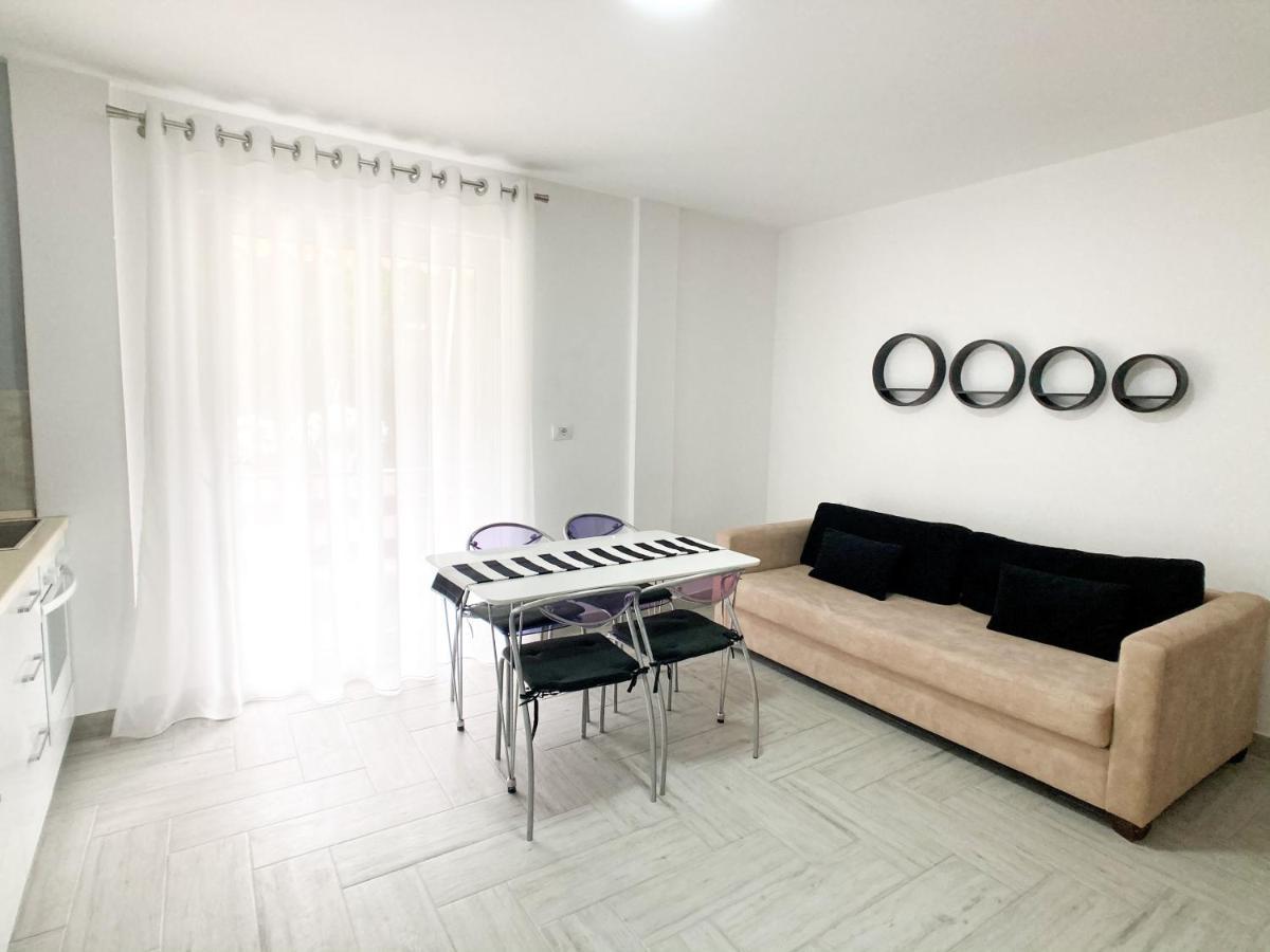 Promo Price September - Home By The Sea 1 Min From The Beach Golem  Exterior foto